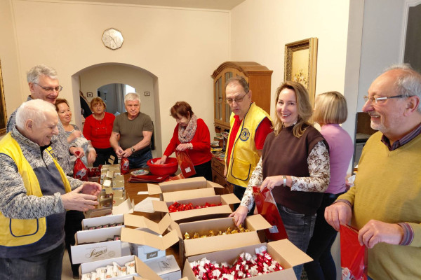 A Wesselényi LC ajándék csomagokat készített